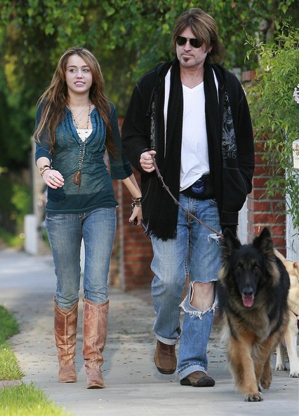 Miley+Cyrus+Dad+Walking+Their+Dogs+LxQRbJUtevyl