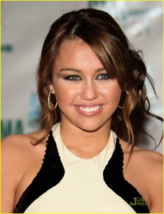 miley-cyrus-awards-cma-01.jpg